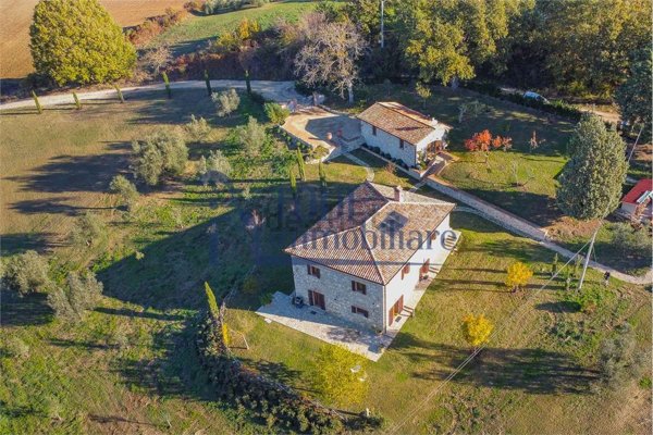 casa indipendente in vendita a Todi