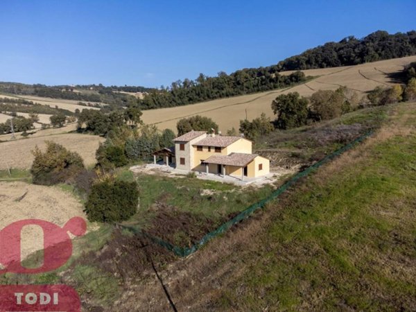 casa indipendente in vendita a Todi