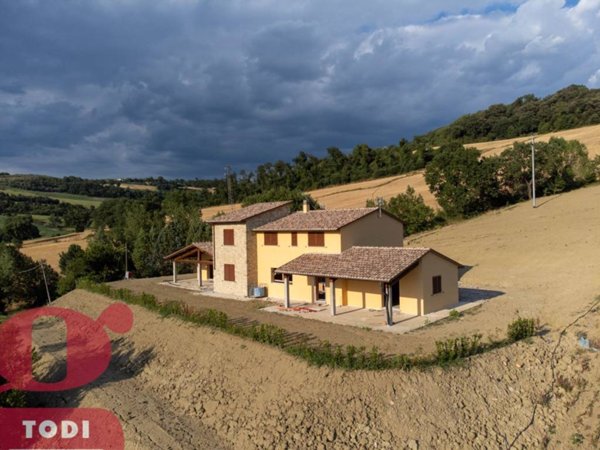 casa indipendente in vendita a Todi