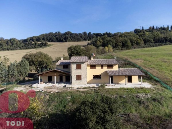 casa indipendente in vendita a Todi