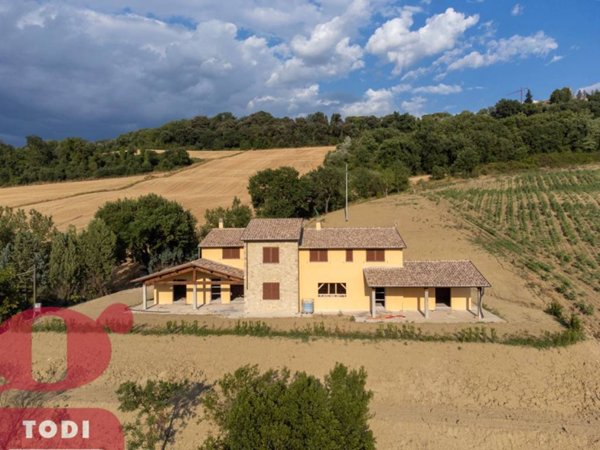casa indipendente in vendita a Todi