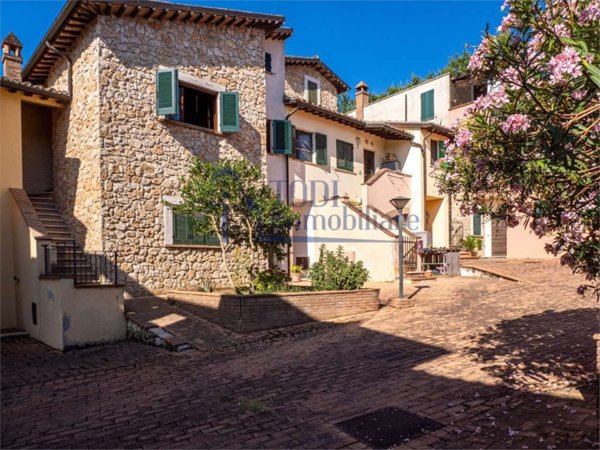 appartamento in vendita a Todi in zona Rosceto