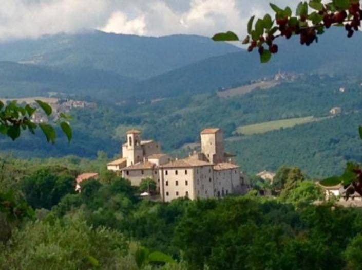 intera palazzina in vendita a Todi in zona Izzalini