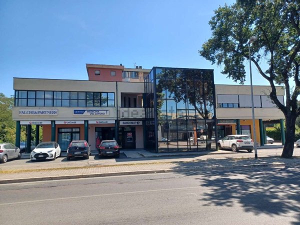 locale di sgombero in vendita a Todi