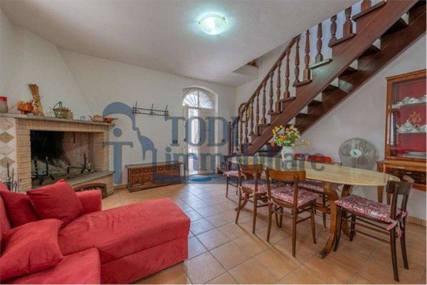 casa indipendente in vendita a Todi