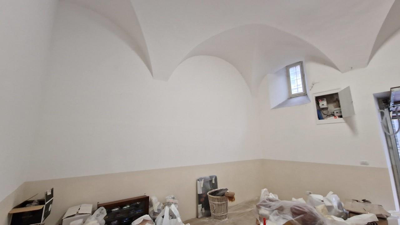 locale commerciale in vendita a Todi