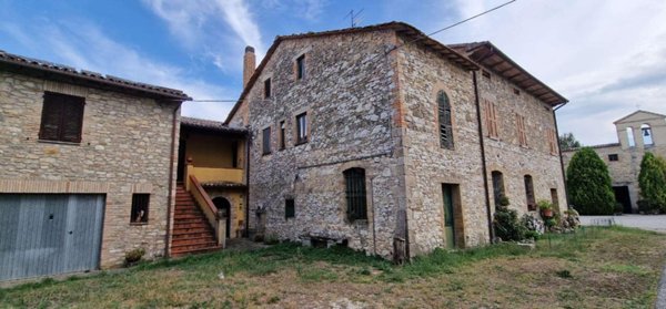 casa indipendente in vendita a Todi