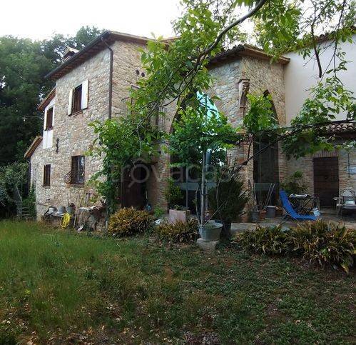 casa indipendente in vendita a Todi
