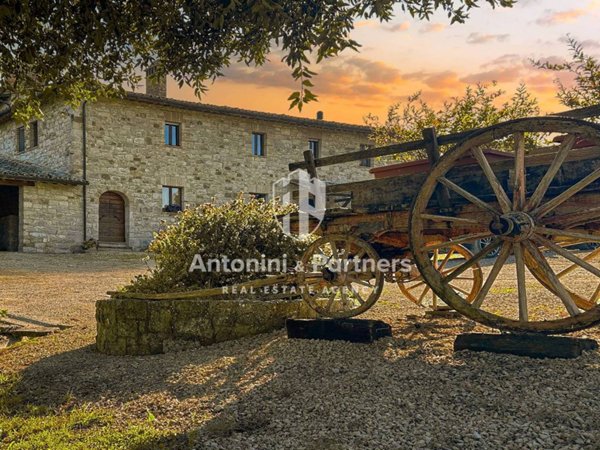 casa indipendente in vendita a Todi