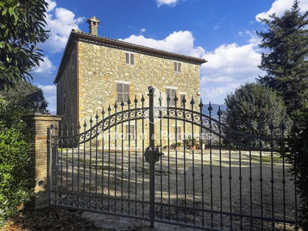 casa indipendente in vendita a Todi