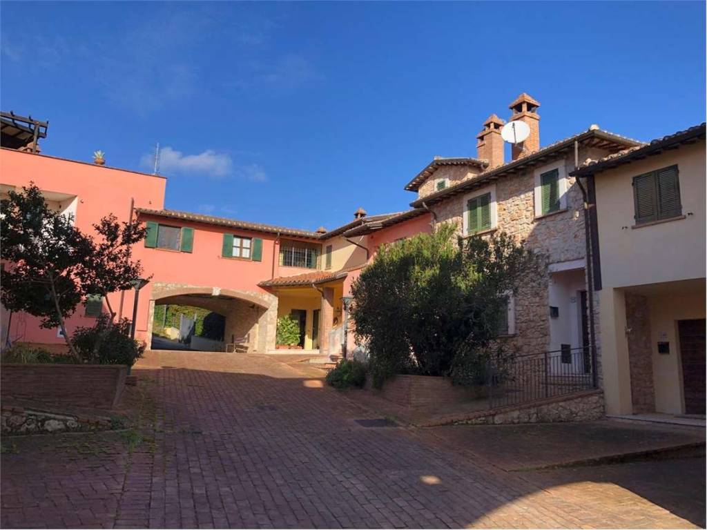 appartamento in vendita a Todi in zona Rosceto
