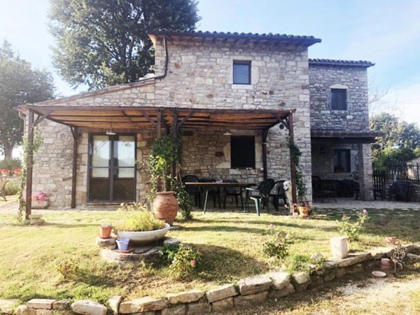 casa indipendente in vendita a Todi
