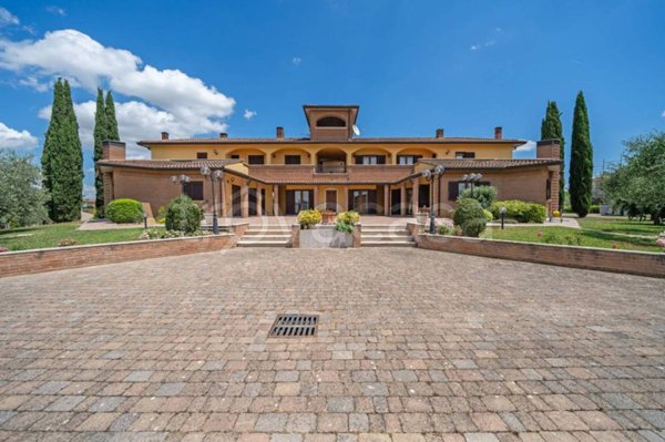 casa indipendente in vendita a Todi