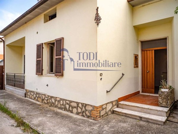 casa indipendente in vendita a Todi in zona Ponterio