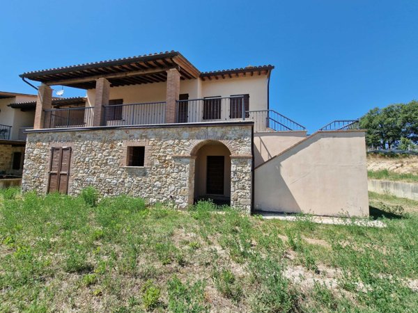 casa indipendente in vendita a Todi in zona Frontignano