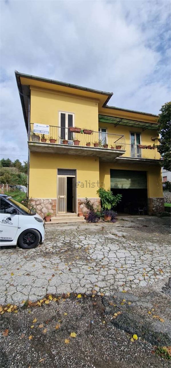 casa indipendente in vendita a Todi