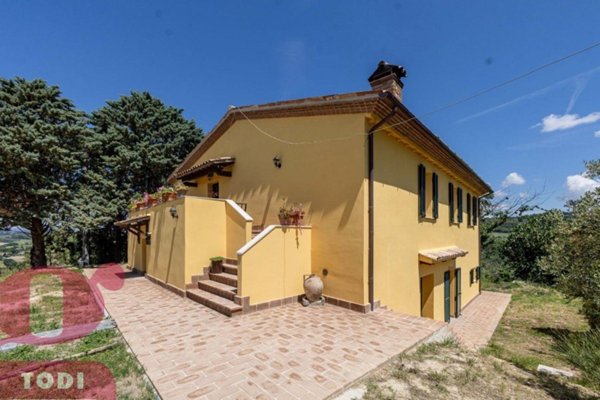 casa indipendente in vendita a Todi