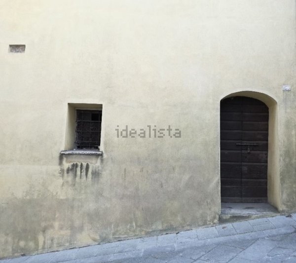 locale di sgombero in vendita a Todi