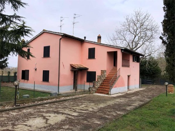 casa indipendente in vendita a Todi in zona Ponterio