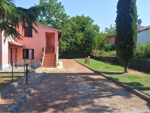 casa indipendente in vendita a Todi in zona Ponterio