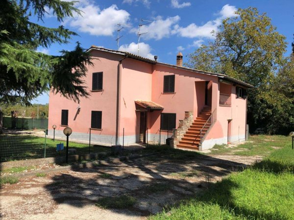 casa indipendente in vendita a Todi in zona Ponterio