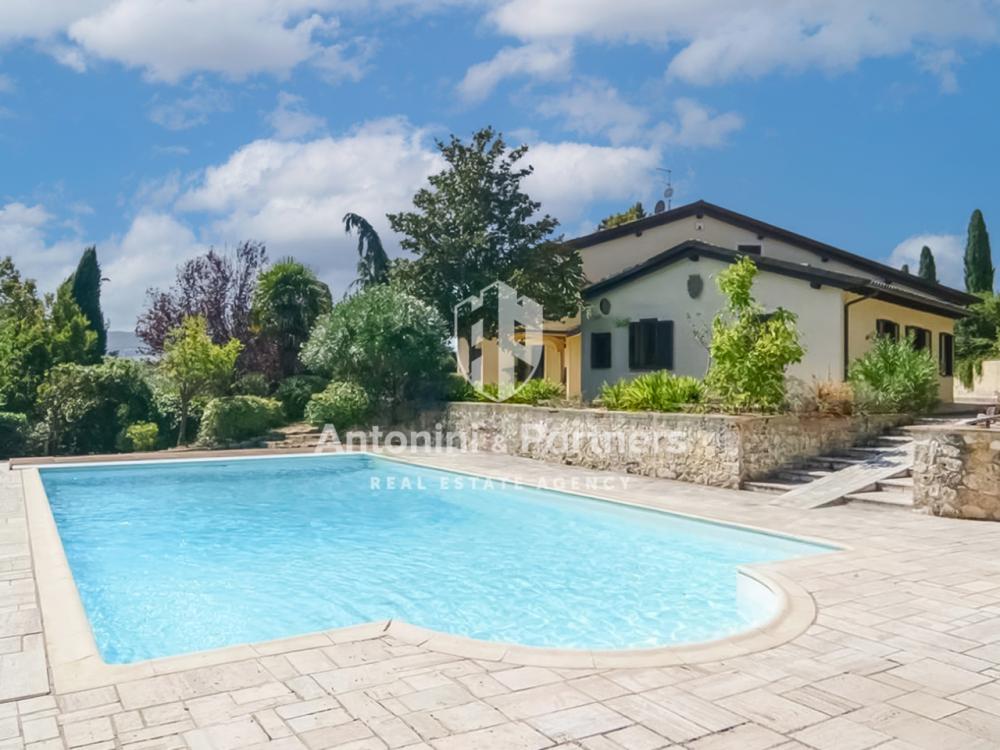 casa indipendente in vendita a Todi