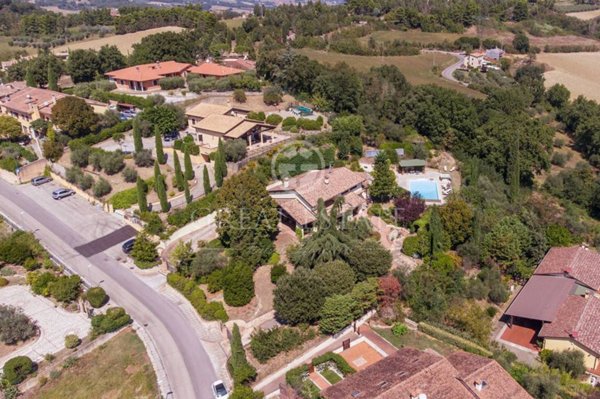 casa indipendente in vendita a Todi