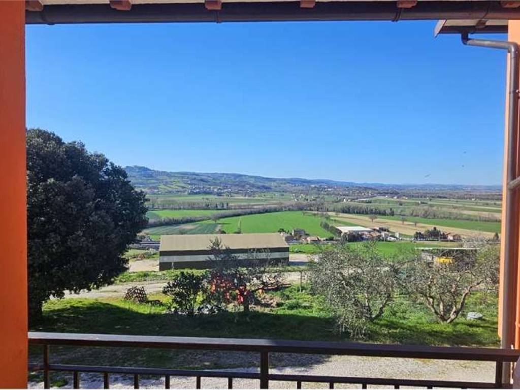 casa indipendente in vendita a Todi