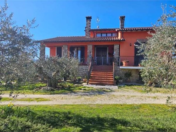 casa indipendente in vendita a Todi