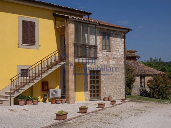 casa indipendente in vendita a Todi
