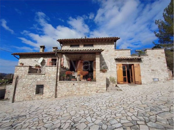 casa indipendente in vendita a Todi