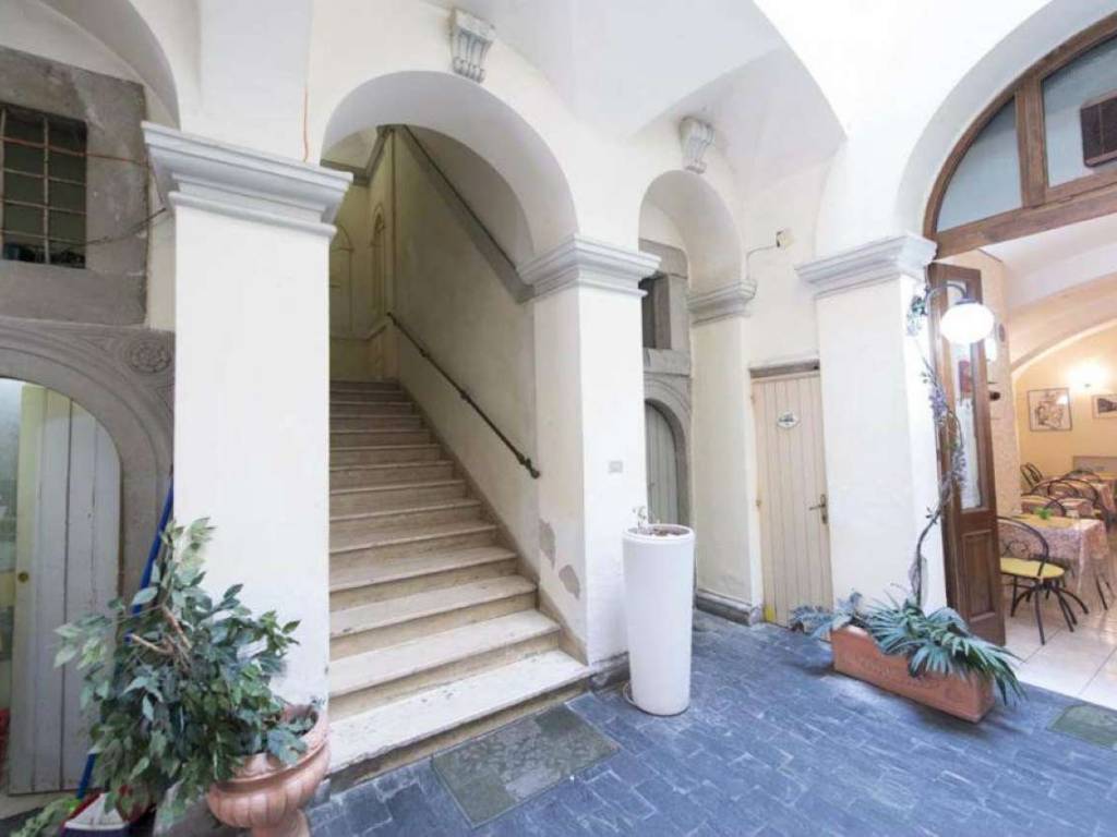 locale commerciale in vendita a Todi