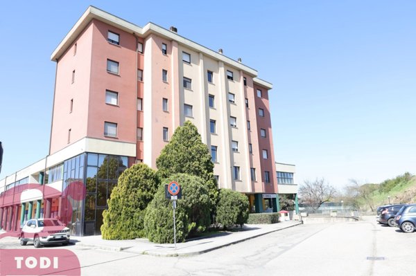 locale di sgombero in vendita a Todi in zona Ponterio