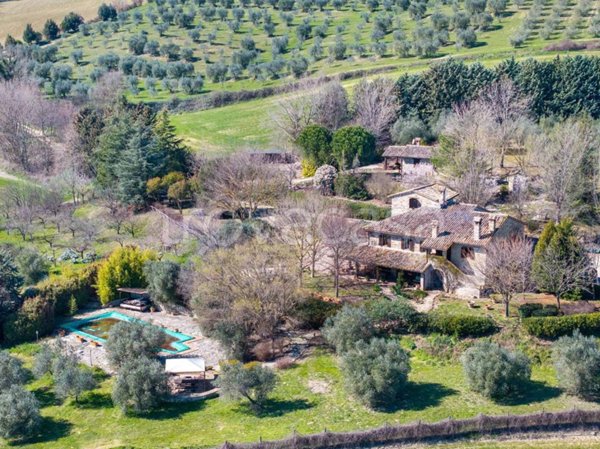 casa indipendente in vendita a Todi