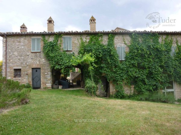 casa indipendente in vendita a Todi