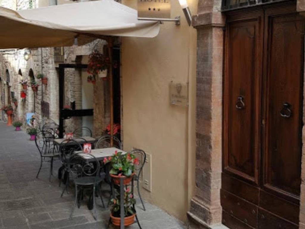 intera palazzina in vendita a Todi