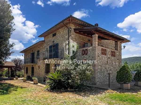 casa indipendente in vendita a Todi in zona Montemolino