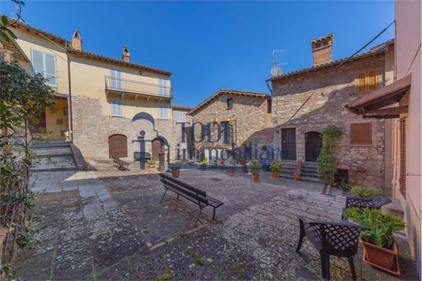 casa indipendente in vendita a Todi