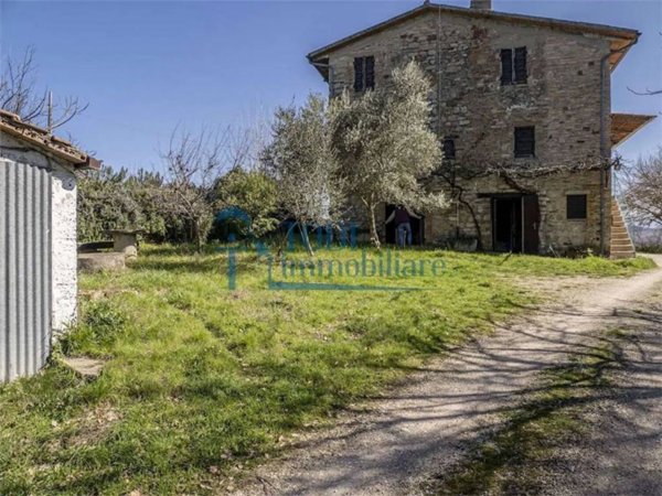 casa indipendente in vendita a Todi