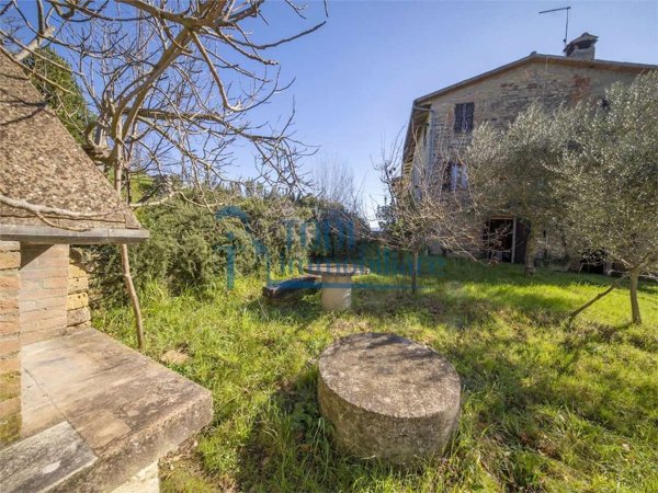 casa indipendente in vendita a Todi
