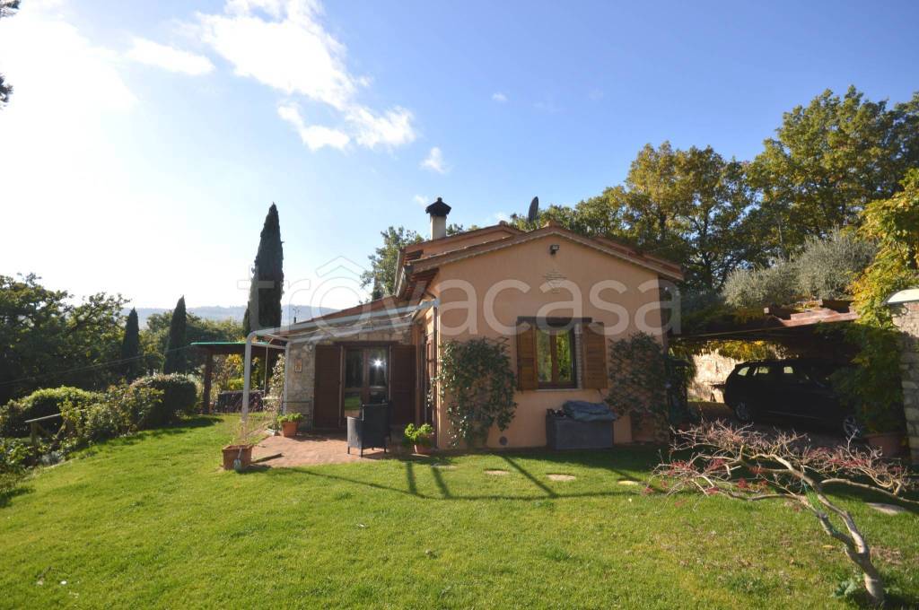 casa indipendente in vendita a Todi