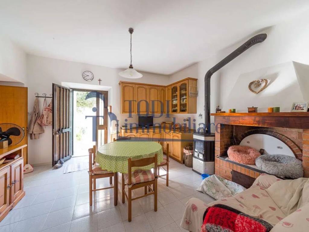 casa indipendente in vendita a Todi in zona Ponterio