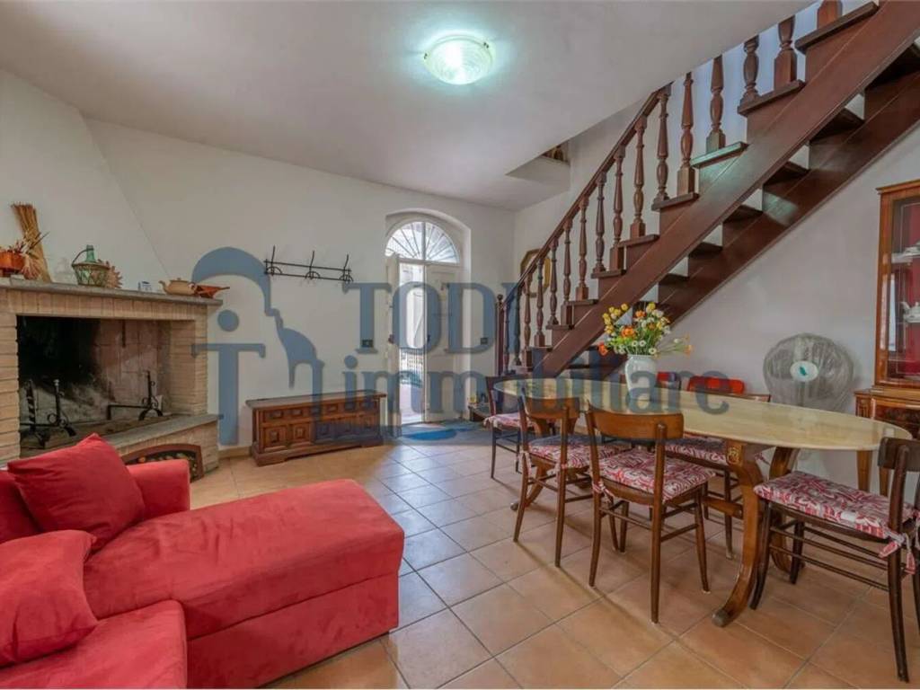 casa indipendente in vendita a Todi