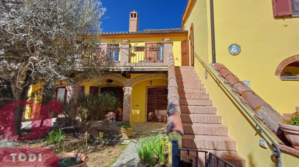 appartamento in vendita a Todi in zona Quadro