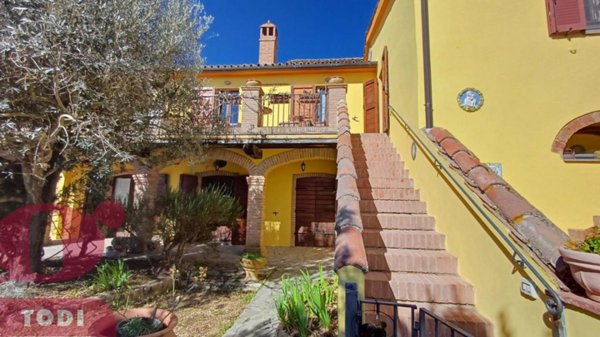 appartamento in vendita a Todi in zona Quadro