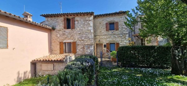 casa indipendente in vendita a Todi