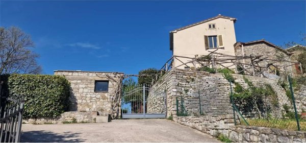 casa indipendente in vendita a Todi
