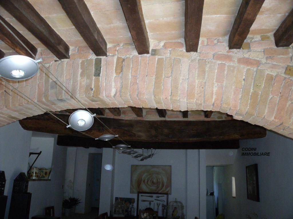 casa indipendente in vendita a Todi in zona Frontignano