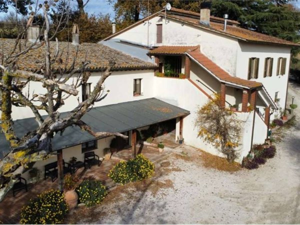 casa indipendente in vendita a Todi