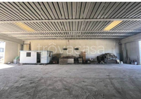 locale commerciale in vendita a Todi in zona Pian di Porto